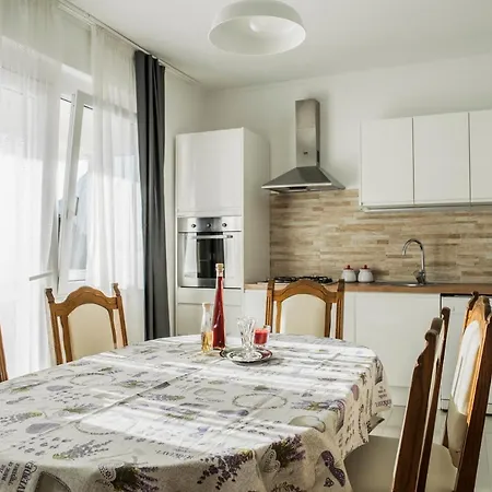 Apartments Anamarie Omis Exterior photo